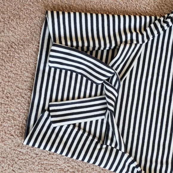 Versatile Express Tie Front or Back Striped Shirt - Picture 8 of 9